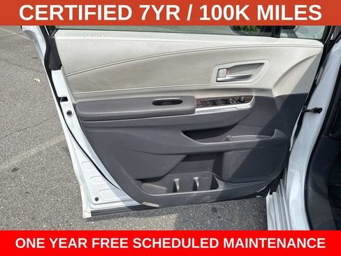Used 2024 Toyota Sienna XLE FWD image 13