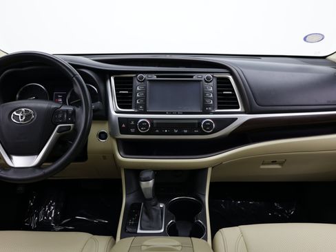 Used 2016 Toyota Highlander Limited w/ Driver Technology Package FWD image 36