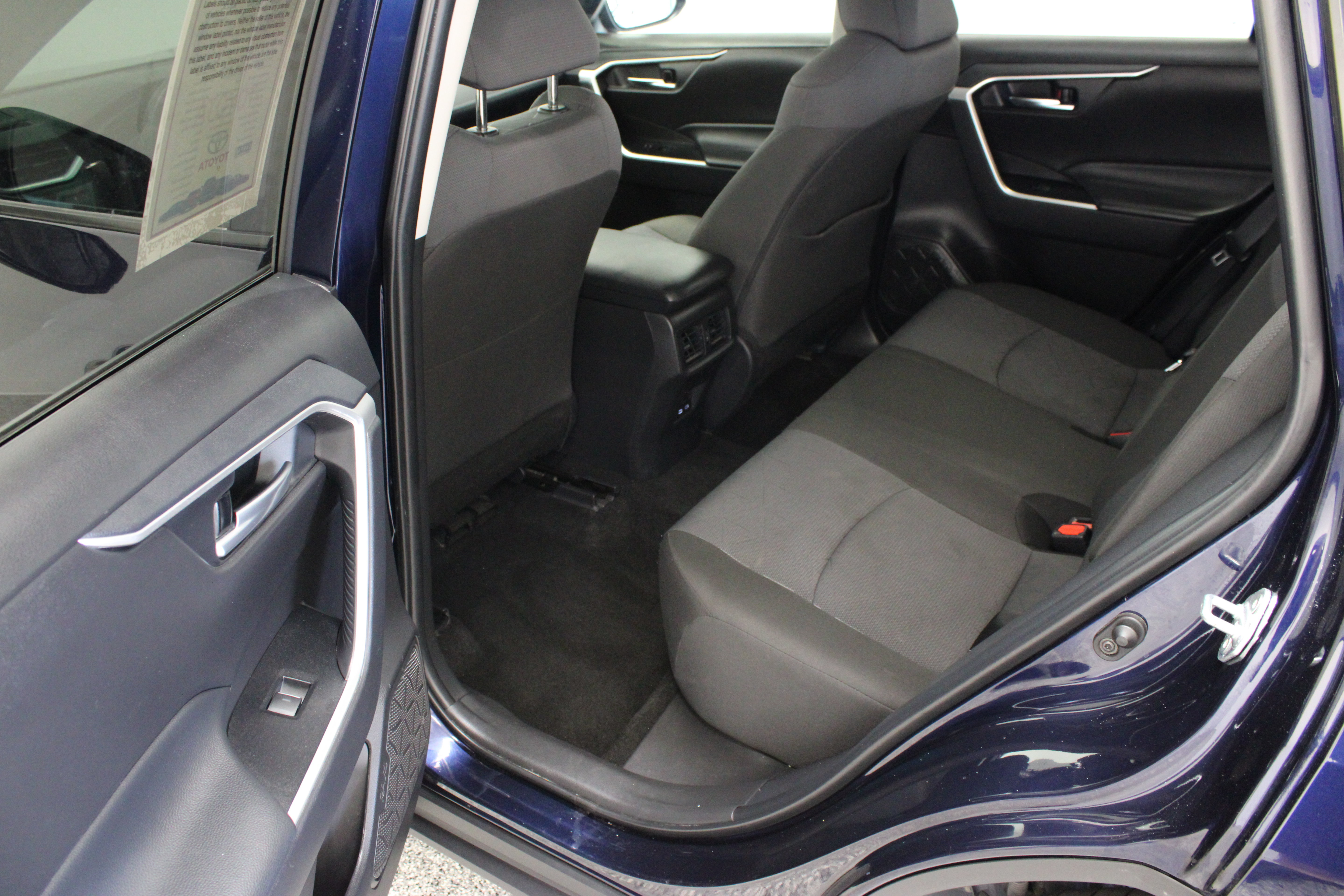 Used 2025 Toyota RAV4 XLE FWD image 27