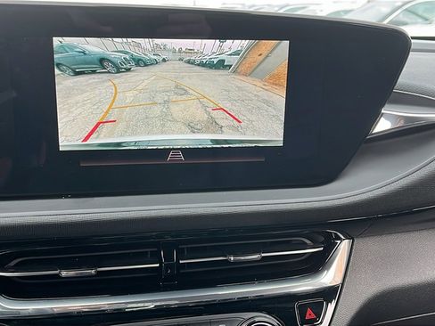 Used 2025 Buick Envista Sport Touring image 24