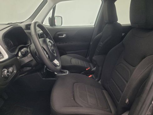 Used 2019 Jeep Renegade Latitude AWD/4WD image 17