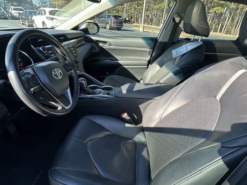 Used 2019 Toyota Camry XSE image 7