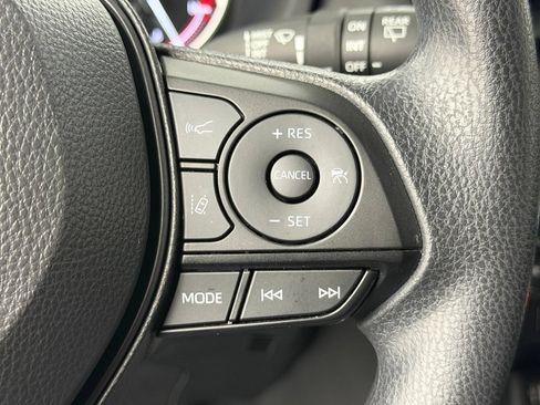 Used 2025 Toyota RAV4 XLE FWD image 27