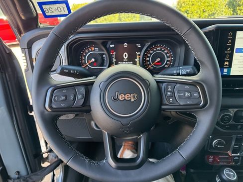 Used 2025 Jeep Gladiator Willys image 9