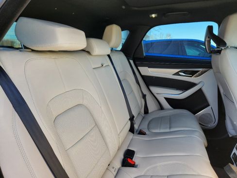 Certified 2024 Jaguar F-PACE R-Dynamic S image 14