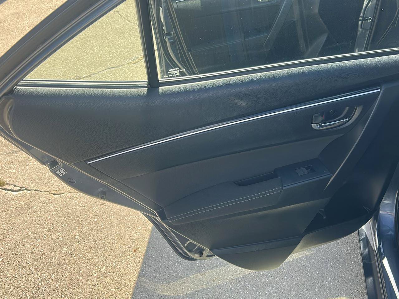 Used 2017 Toyota Corolla LE FWD image 11