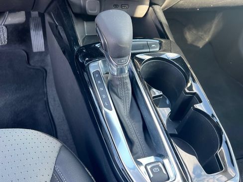 Used 2025 Chevrolet Trax LT w/ LT Convenience Package FWD image 27