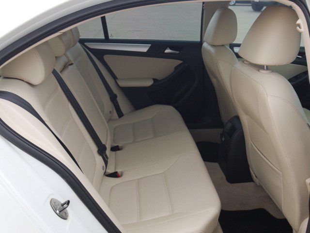 Used 2013 Volkswagen Jetta SEL FWD image 28