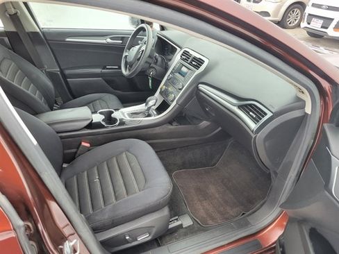 Used 2015 Ford Fusion SE image 3