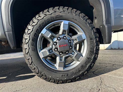 Used 2025 GMC Sierra 2500 SLT w/ SLT Premium Package image 20