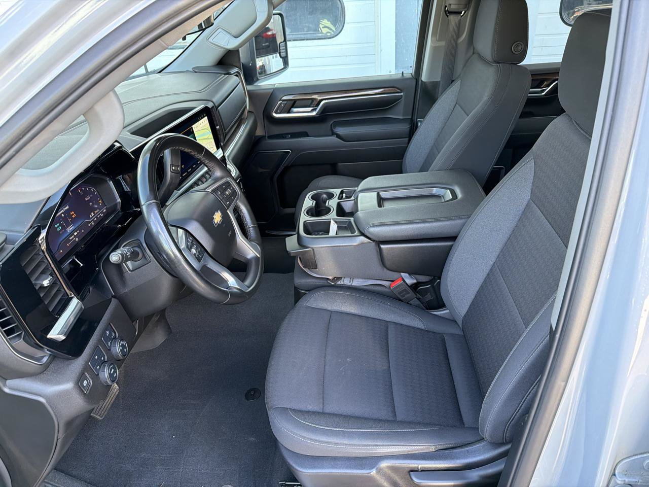 Used 2024 Chevrolet Silverado 3500 LT AWD/4WD image 8