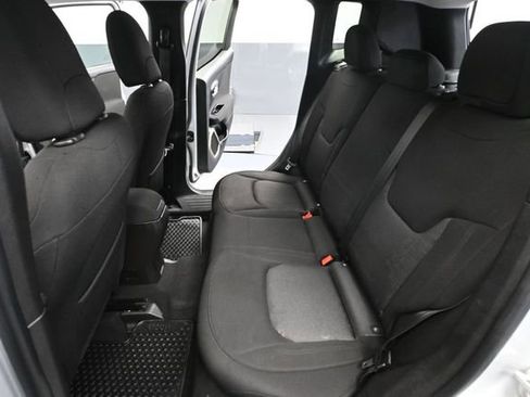 Used 2017 Jeep Renegade Latitude w/ Cold Weather Group AWD/4WD image 34