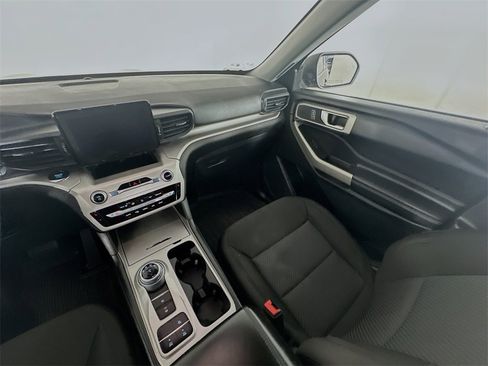Used 2022 Ford Explorer XLT image 11
