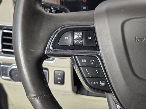 Used 2020 Lincoln Navigator Reserve w/ Luxury Package RWD image 30