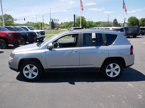 Used 2016 Jeep Compass Latitude w/ All Weather Capability Group AWD/4WD image 6