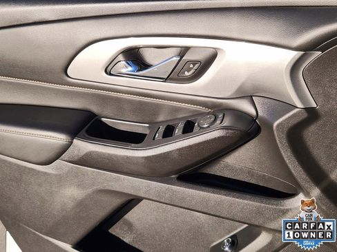 Used 2021 Chevrolet Traverse LT image 29