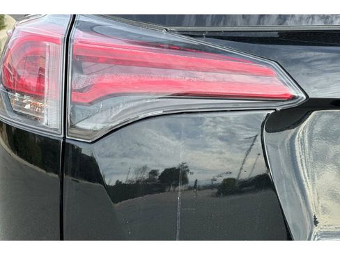 Used 2016 Toyota RAV4 Limited image 31