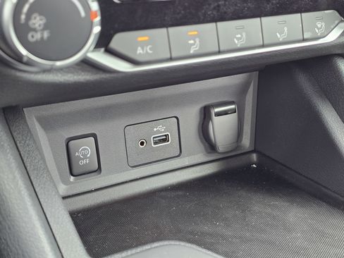 Used 2025 Nissan Sentra S image 28