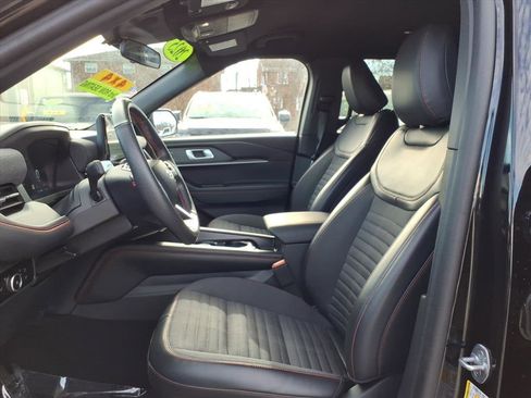 Used 2025 Ford Explorer ST-Line w/ ST-Line Street Pack image 16