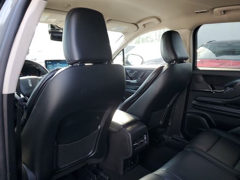 Certified 2024 Lincoln Corsair FWD image 11