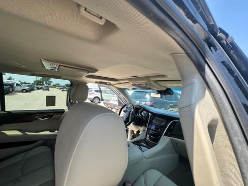 Used 2018 Cadillac Escalade ESV Premium Luxury AWD/4WD image 21