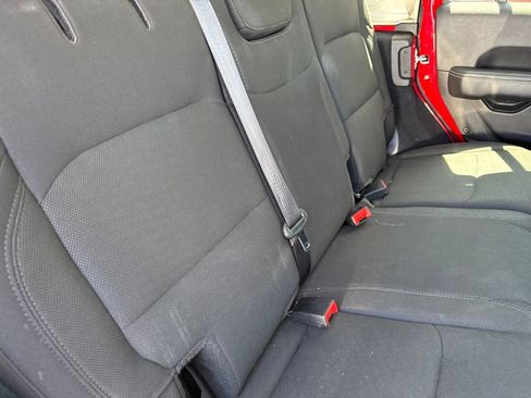 Used 2019 Jeep Wrangler Unlimited Sahara AWD/4WD image 16