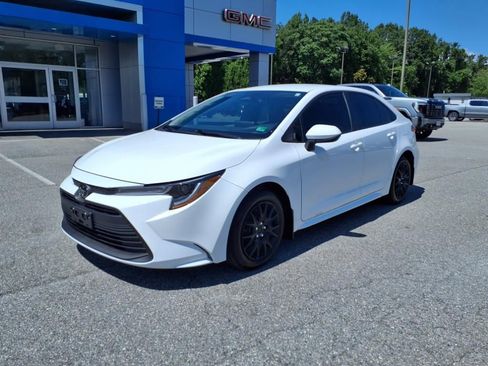 Used 2025 Toyota Corolla LE image 5