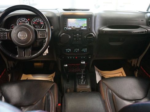 Used 2017 Jeep Wrangler Unlimited Rubicon AWD/4WD image 37