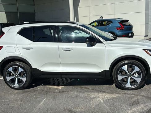 Certified 2026 Volvo XC40 B5 Plus AWD/4WD image 28
