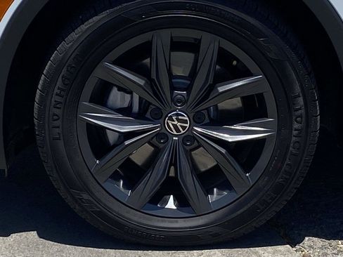 Used 2024 Volkswagen Tiguan SE AWD/4WD image 8