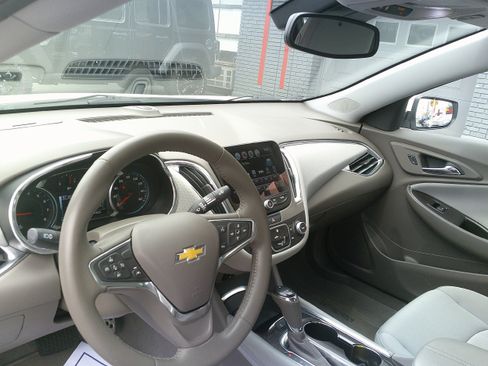 Used 2017 Chevrolet Malibu LT w/ Driver Confidence Package FWD image 21
