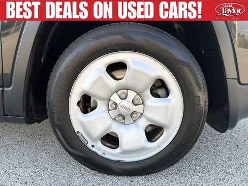 Used 2014 Jeep Cherokee Sport w/ Cold Weather Group AWD/4WD image 26