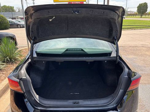Used 2025 Nissan Altima 2.5 SV FWD image 26