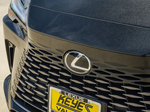 Used 2023 Lexus RX 350 Premium w/ Cold Area Package FWD image 9
