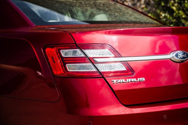 Used 2017 Ford Taurus SEL FWD image 38