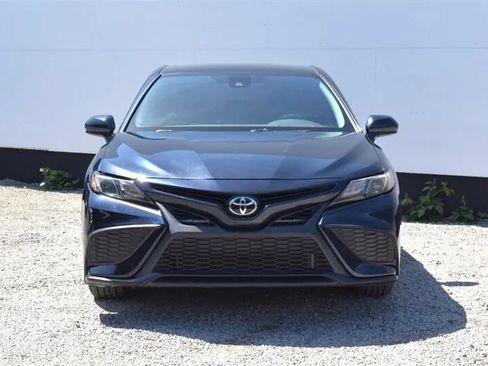 Used 2021 Toyota Camry SE FWD image 7