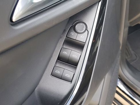 Used 2026 Chevrolet Equinox LT AWD/4WD image 17