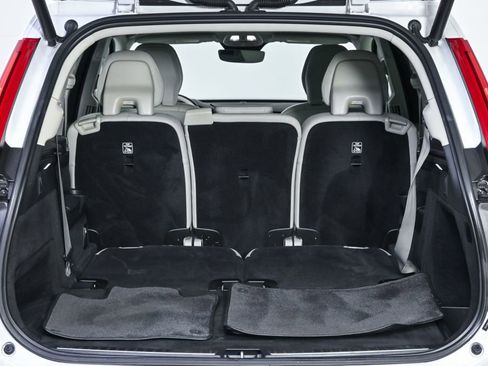 Certified 2023 Volvo XC90 B5 Plus image 32