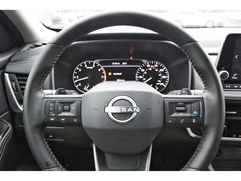 Used 2025 Nissan Rogue SV w/ SV Premium Package FWD image 15
