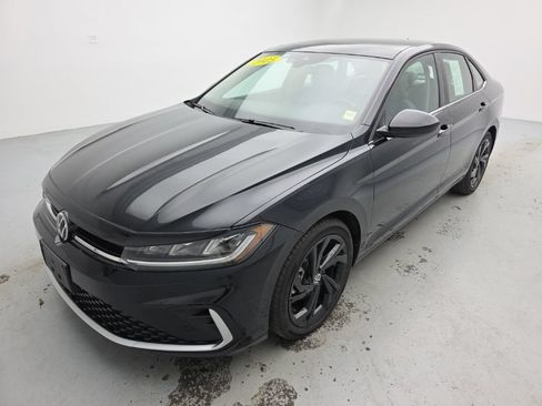 Used 2025 Volkswagen Jetta SE w/ Sunroof Package FWD image 5