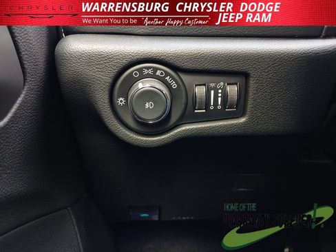 New 2026 Chrysler Pacifica Select FWD image 31