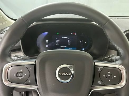 Used 2025 Volvo XC40 B5 Core AWD/4WD image 13