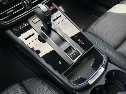 Certified 2026 Porsche Macan image 22