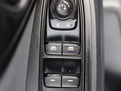 Used 2019 Subaru Crosstrek 2.0i Premium w/ Eyesight System image 11