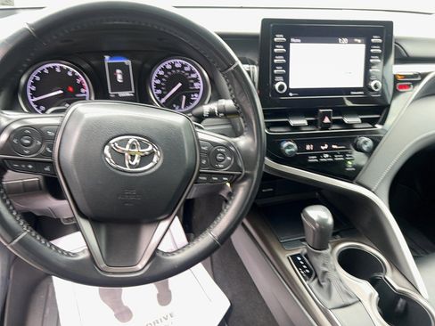 Used 2021 Toyota Camry SE image 14