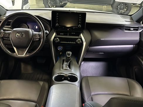 Used 2022 Toyota Venza XLE image 18