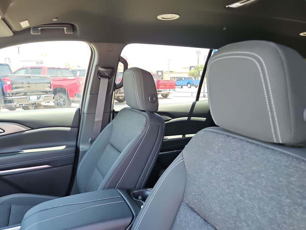 Used 2025 Chevrolet Traverse LT FWD image 21