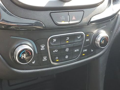 Certified 2023 Chevrolet Equinox RS w/ LPO, Floor Liner Package image 28