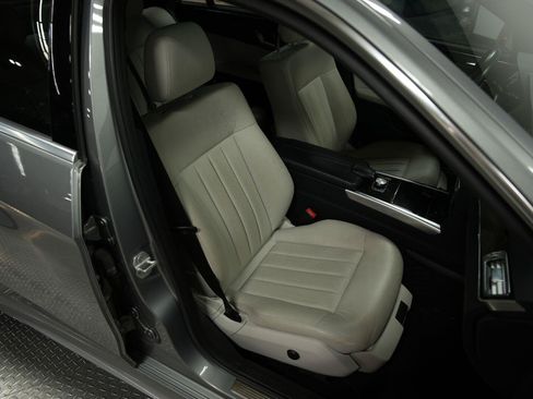 Used 2014 Mercedes-Benz E 250 BlueTEC Sedan image 18