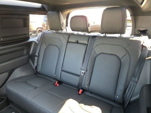 Used 2023 Land Rover Defender 90 V8 image 16